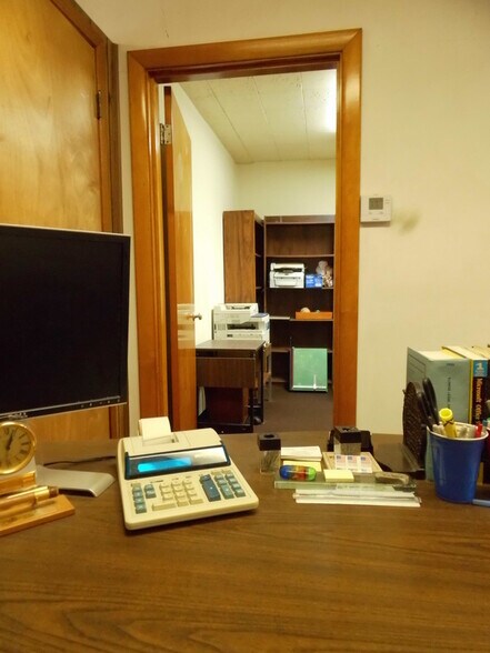 More Photos Of 406 Missouri Ave, East Saint Louis Office For Sale