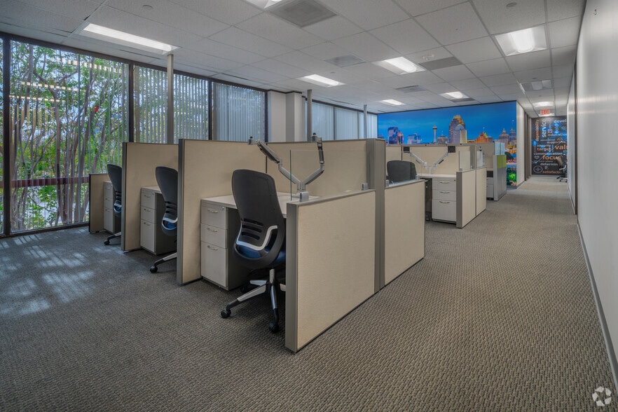 More Photos Of 11550 W IH-10, San Antonio Office For Lease