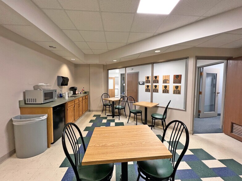 More Photos Of 1946 W 26th St, Erie Office For Lease
