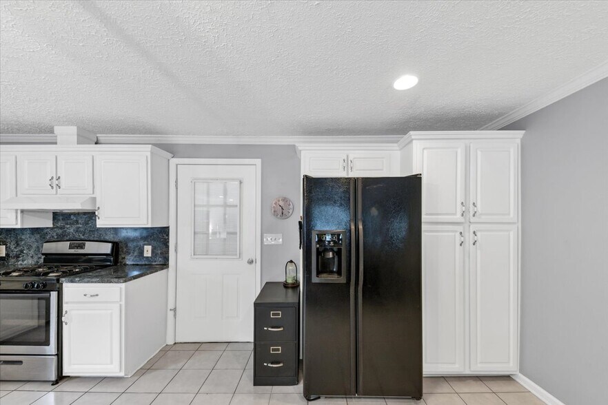 More Photos Of 6071 N Main St SE, Acworth Flex For Sale