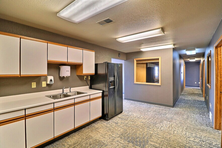 More Photos Of 1616 2nd Ave, Greeley Industrial For Sale