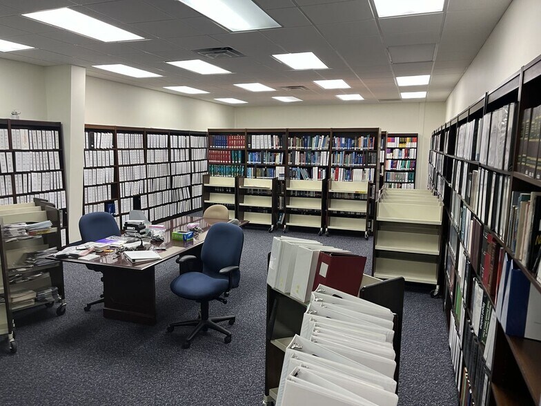 More Photos Of 3320 McLemore Dr, Pensacola Flex For Sale