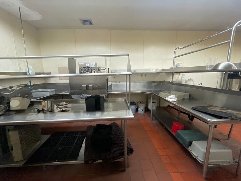 More Photos Of 111 E March Ln, Stockton Hotel For Lease