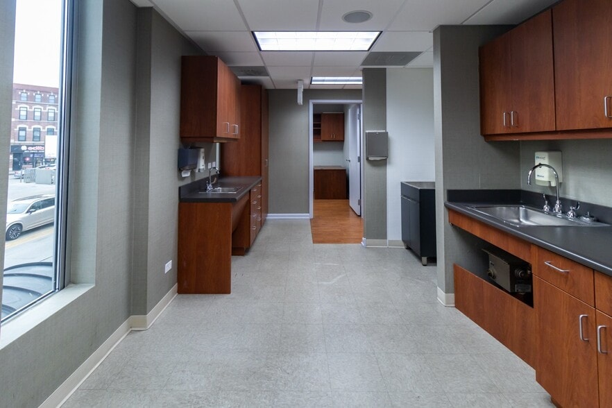 More Photos Of 2400 N Ashland Ave, Chicago Medical For Lease