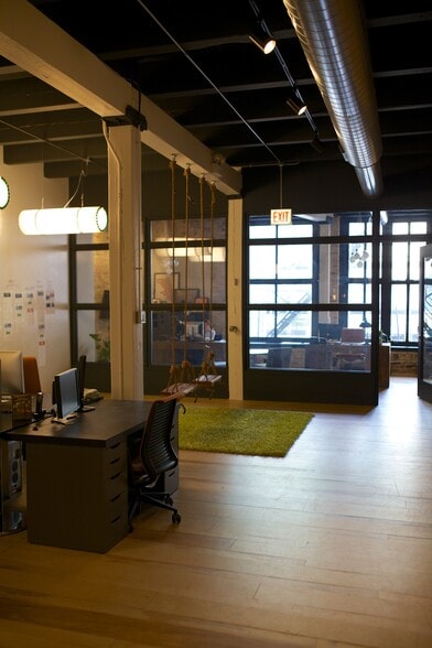 More Photos Of 321 S Jefferson St, Chicago Storefront Retail Office For Lease