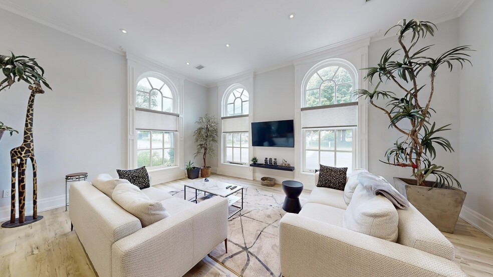 More Photos Of 42 Somerville St, Whitchurch-Stouffville Specialty For Sale