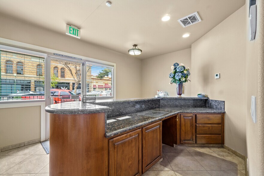 More Photos Of 131 E Kern Ave, Tulare Medical For Lease