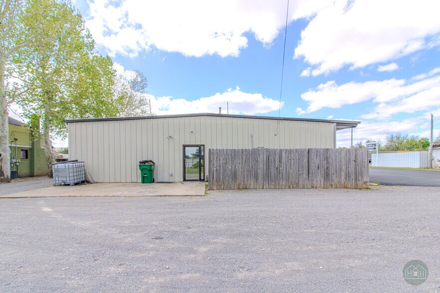 More Photos Of 3720 Wilbarger St, Vernon Flex For Sale