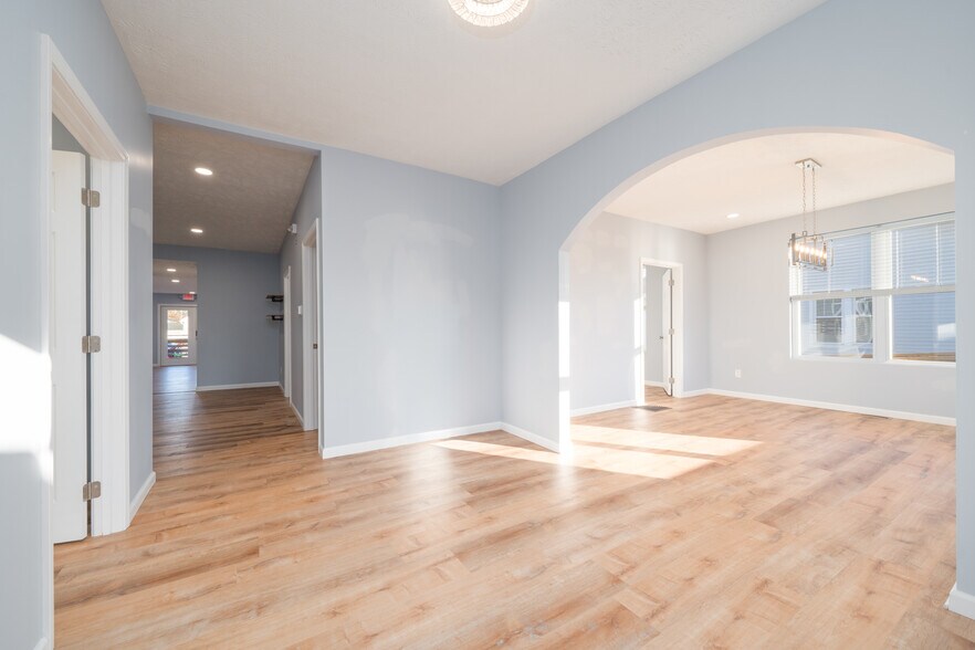 More Photos Of 2219 Frederica St, Owensboro Office For Sale