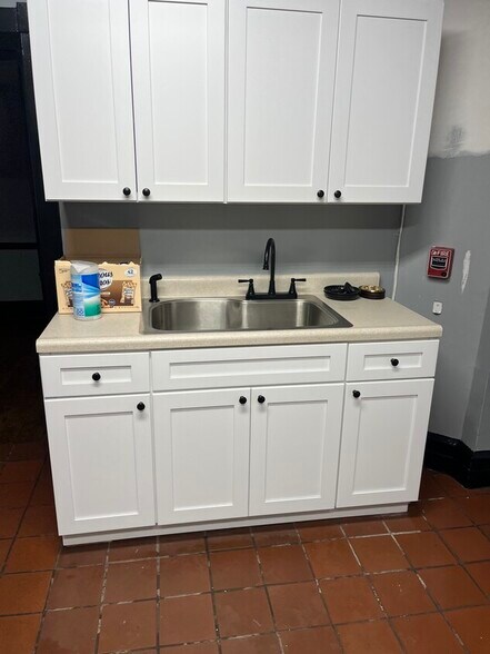 More Photos Of 2650-2652 E Somerset St, Philadelphia Restaurant For Lease