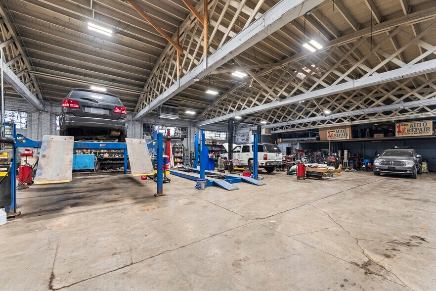 More Photos Of 5944 W 65th St, Chicago Service For Sale