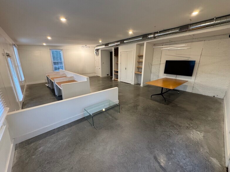 More Photos Of 2610 Westwood Dr, Nashville Office For Lease