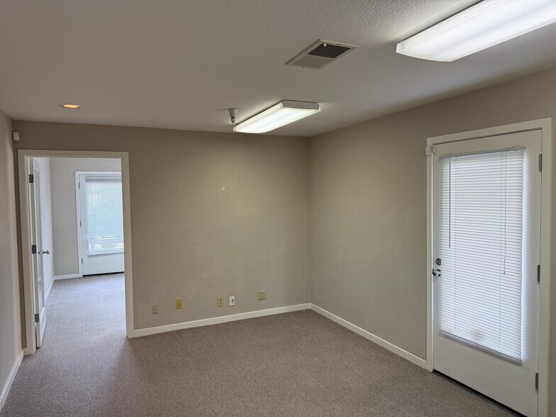 More Photos Of 910 Major Sherman Ln, Monterey Medical For Lease
