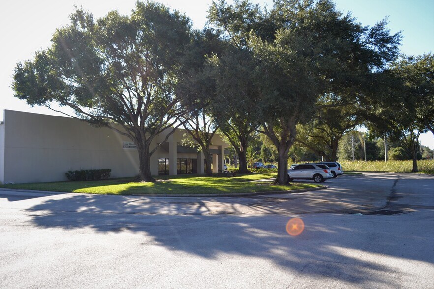 More Photos Of 2525 Drane Field Rd, Lakeland Unknown For Sale