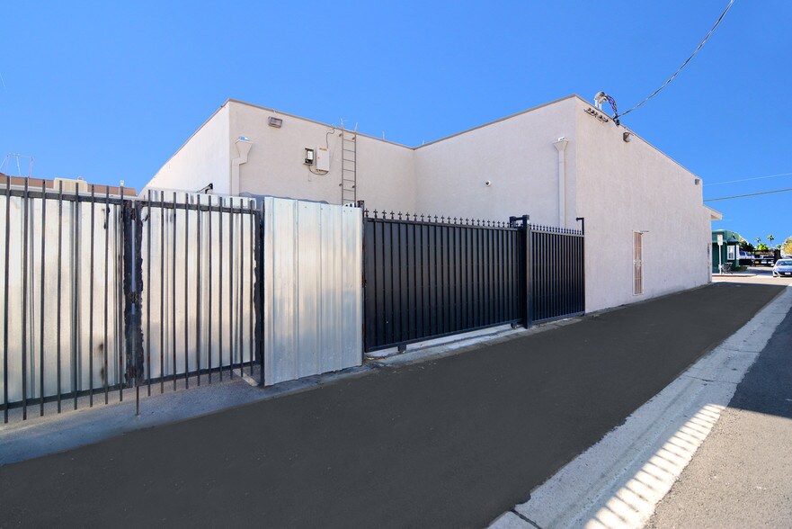 More Photos Of 17745 Chatsworth St, Granada Hills Medical For Lease