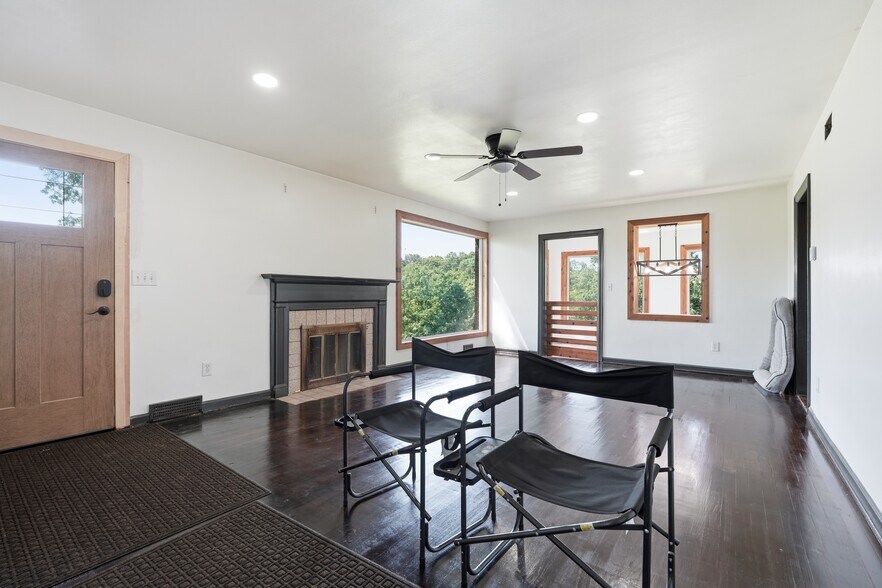 More Photos Of 10907 E 87th St, Raytown Multifamily For Sale