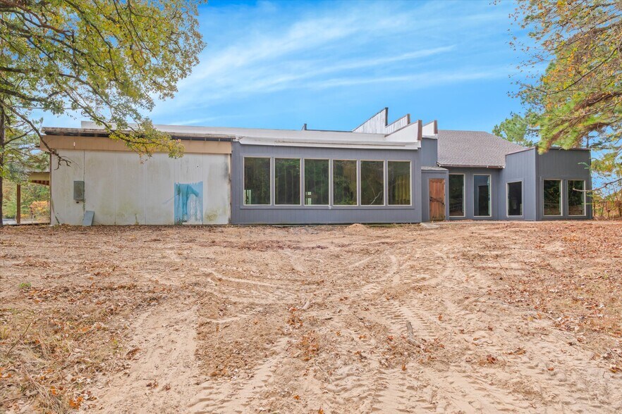 More Photos Of 700 NW Loop 564, Mineola Flex For Sale