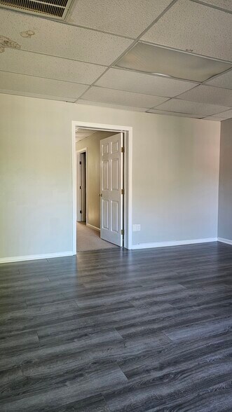More Photos Of 1311 Jamestown Rd, Williamsburg Office For Sale