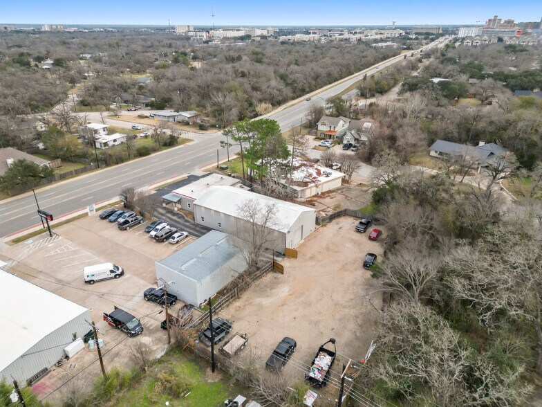 More Photos Of 3828 S College Ave, Bryan Office For Lease
