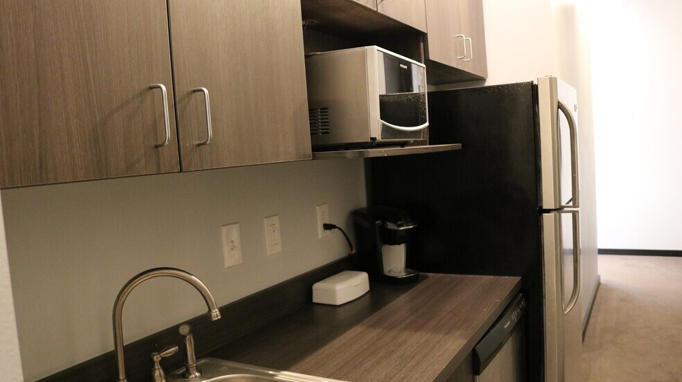 More Photos Of 454-464 E Main St, Columbus Office For Lease