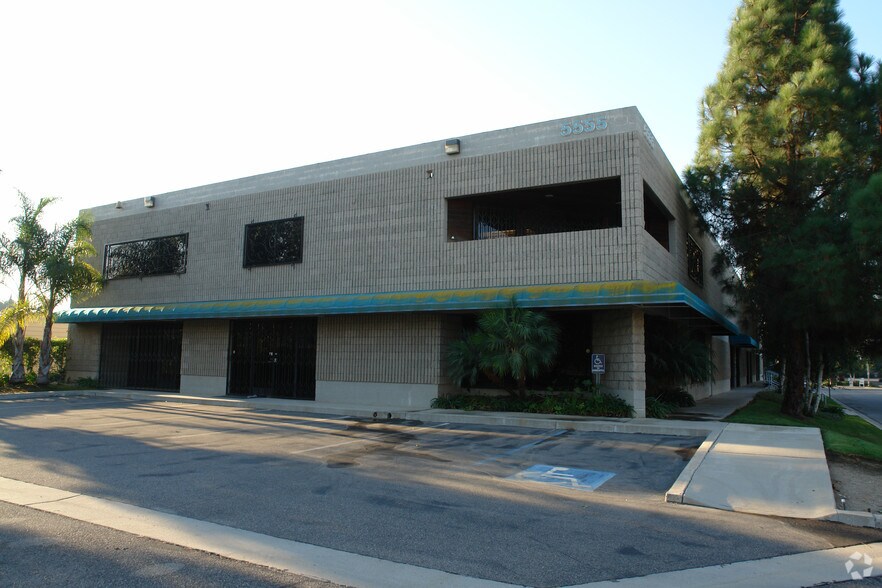 More Photos Of 5555 Tech Cir, Moorpark Warehouse For Lease