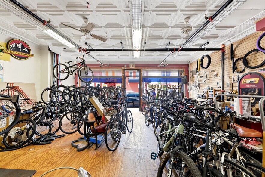 More Photos Of 272 Broadway, Bethpage General Retail For Sale