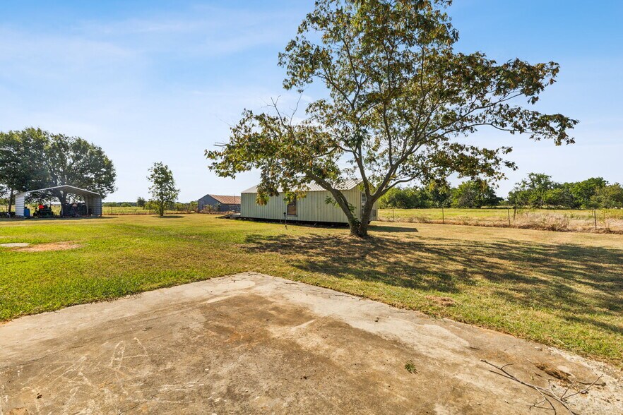 More Photos Of 31092 US Highway 82, Whitesboro Land For Sale