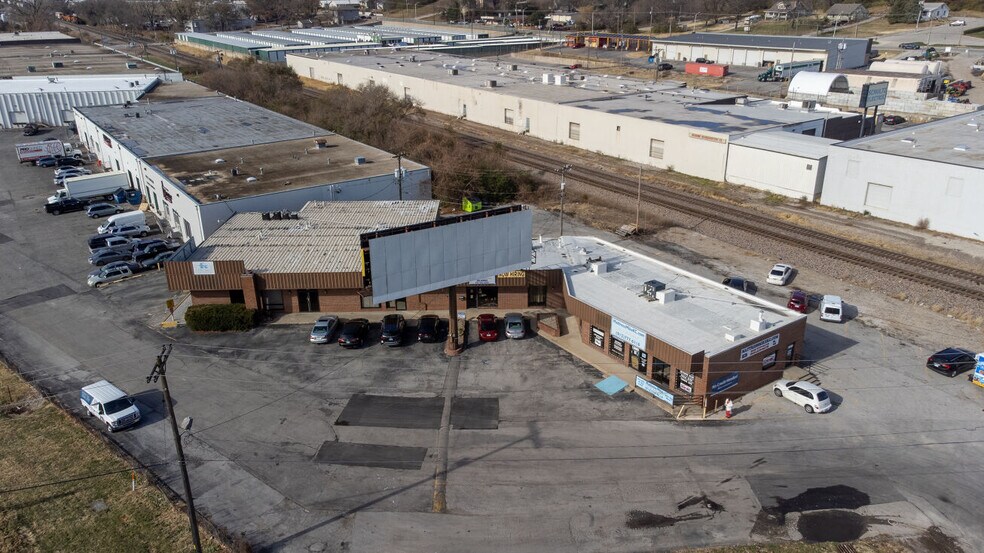 More Photos Of 3100-3102 S 24th St, Kansas City Storefront Retail Office For Lease