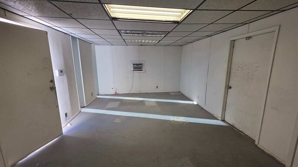 More Photos Of 1609 E Taylor Ave, Midland Warehouse For Lease