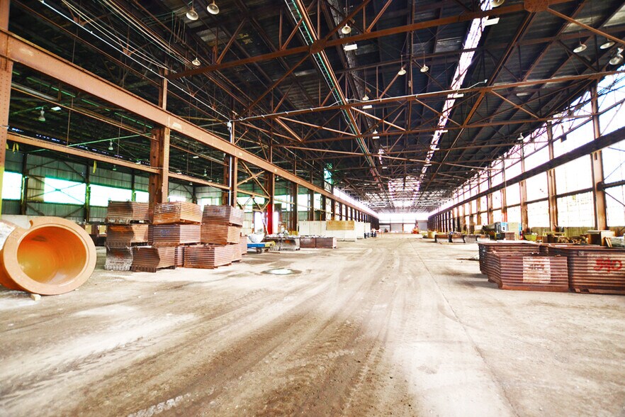 More Photos Of 1001 College St, Madison Manufacturing For Lease
