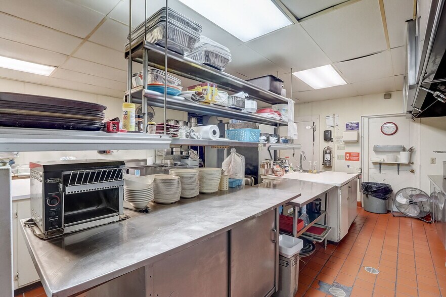 More Photos Of 711 W Racine St, Jefferson Restaurant For Sale