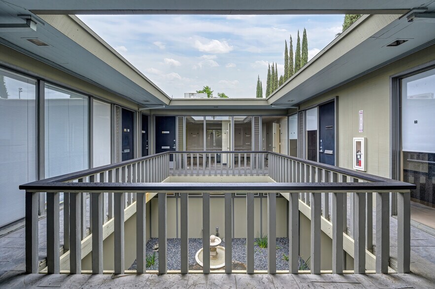 More Photos Of 2398 Fair Oaks Blvd, Sacramento Office For Sale