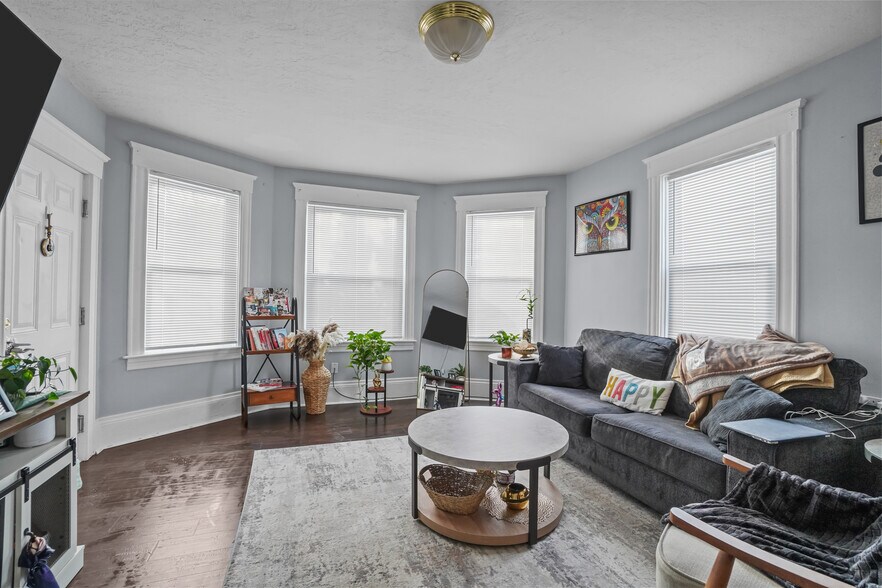 More Photos Of 47 Mary St, Pawtucket Apartments For Sale