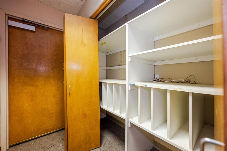 More Photos Of 195 N Village Ave, Rockville Centre Office For Sale