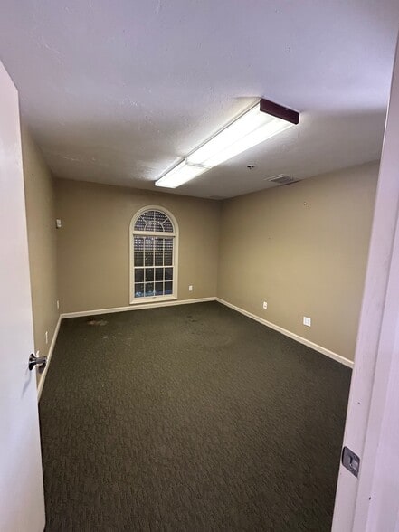 More Photos Of 5484 Rattlesnake Hammock Rd, Naples Freestanding For Lease