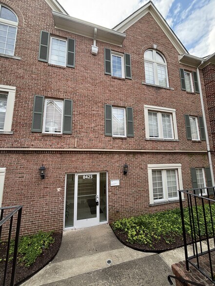 Primary Photo Of 8401-8427 Dorsey Cir, Manassas Medical For Sale