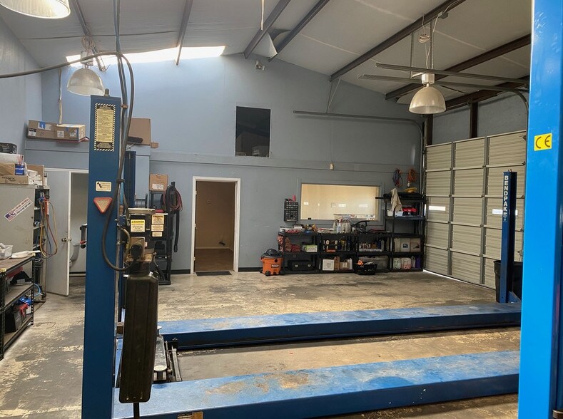 More Photos Of 16299 Fm 1325, Austin Auto Repair For Lease