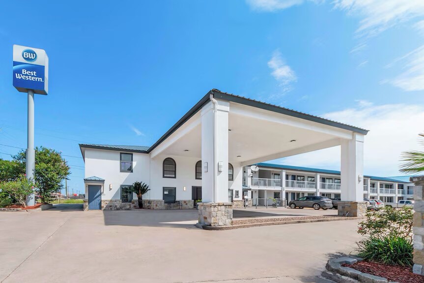 Primary Photo Of 208 Nueces St, George West Hotel For Sale