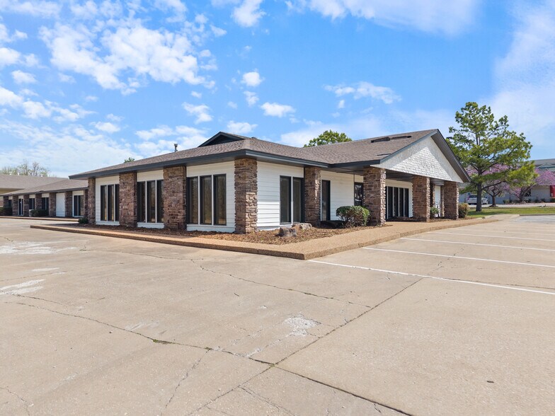 More Photos Of 2003 SE Walton Blvd, Bentonville Unknown For Lease