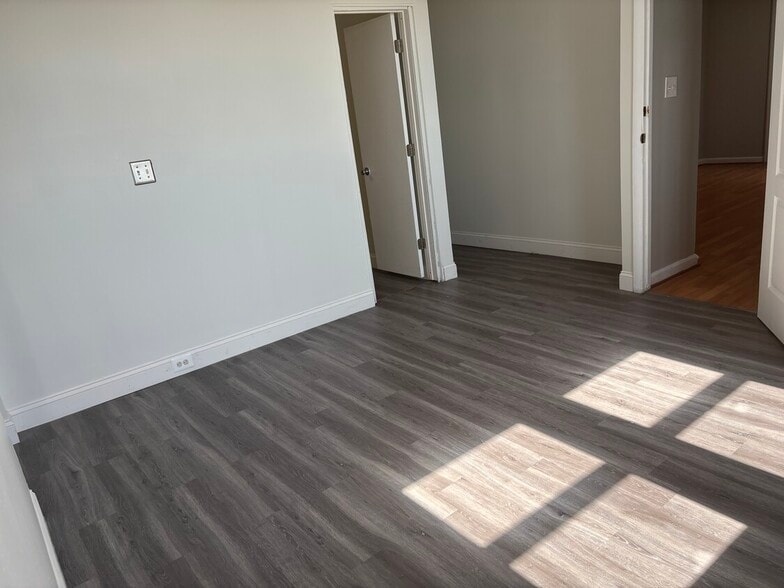 More Photos Of 1004 Reisterstown Rd, Pikesville Storefront Retail Office For Lease