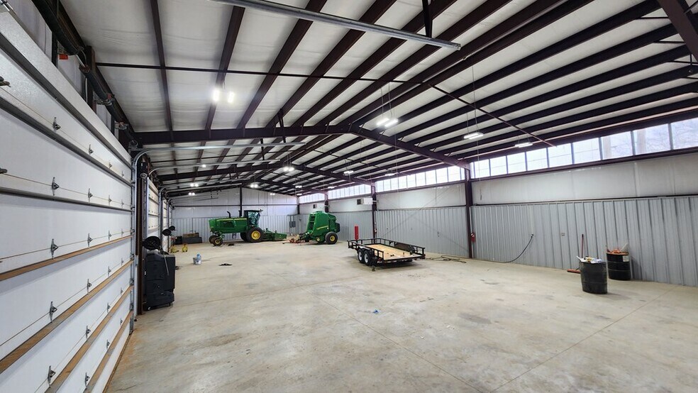 More Photos Of 1509 Lynn Ave, Lamesa Industrial For Sale