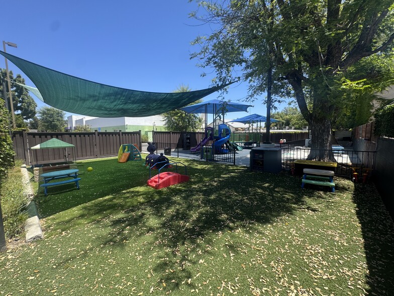 More Photos Of 19436 Ventura Blvd, Tarzana Daycare Center For Lease