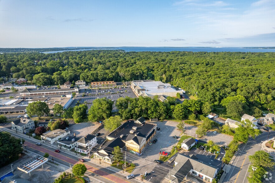 More Photos Of 236 County Rd, Barrington Storefront For Lease