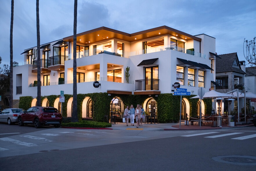 Primary Photo Of 2202 Avenida De La Playa, La Jolla Restaurant For Lease