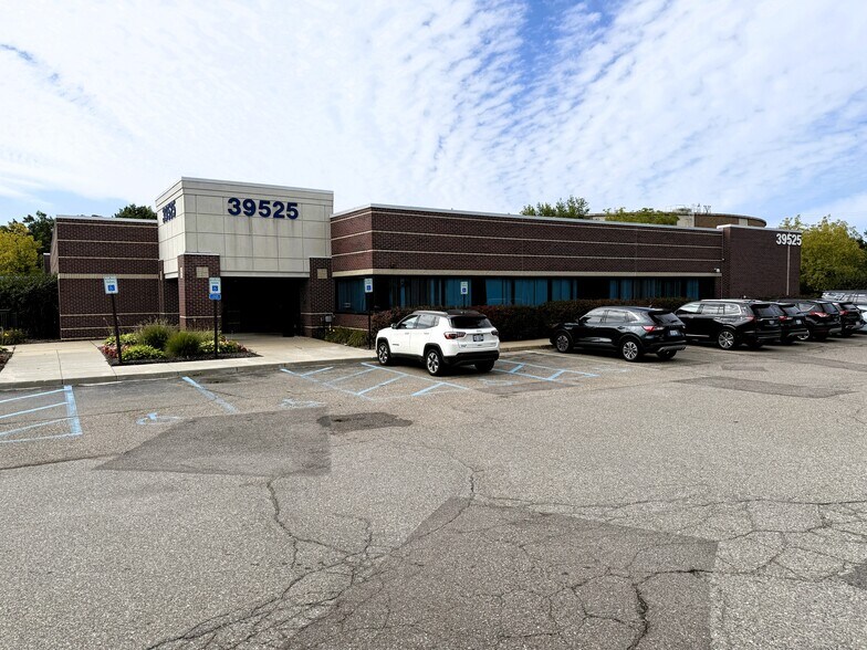 More Photos Of 39525 14 Mile Rd, Novi Medical For Lease