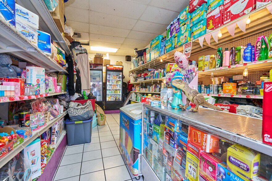 More Photos Of 4067-4075 1/2 Beverly Blvd, Los Angeles Storefront For Sale