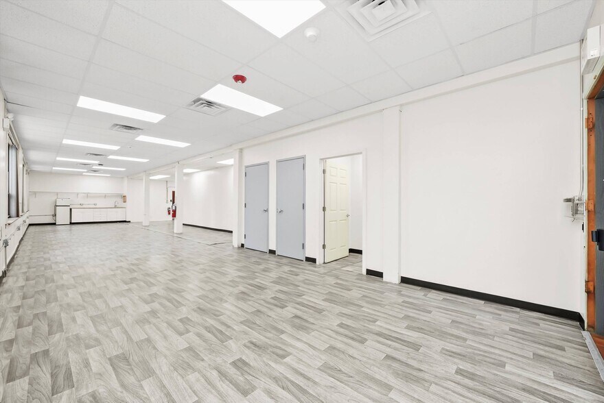 More Photos Of 526 N Western Ave, Chicago Manufacturing For Sale