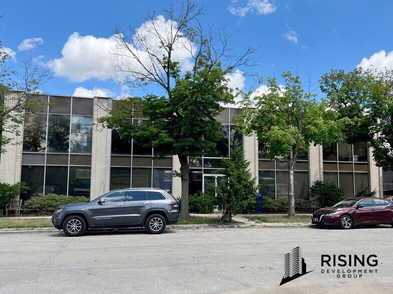 More Photos Of 9914 W Derby Ln, Westchester Flex For Sale