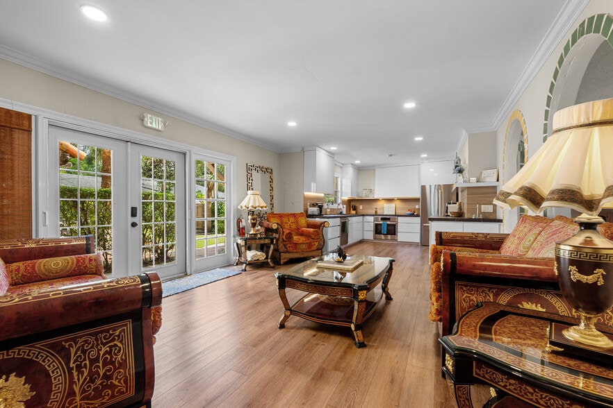 More Photos Of 1608 Lake Ave, West Palm Beach Hotel For Sale