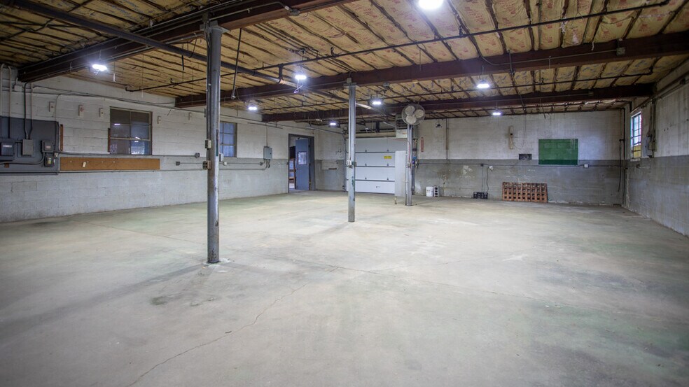 More Photos Of 3812 Bennington Ave, Kansas City Industrial For Sale